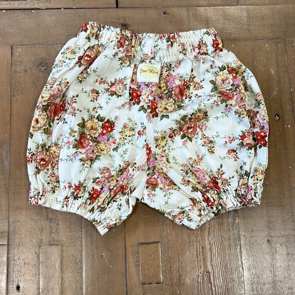 Dear Mimi floral swing top and short set - Picture 8 of 12